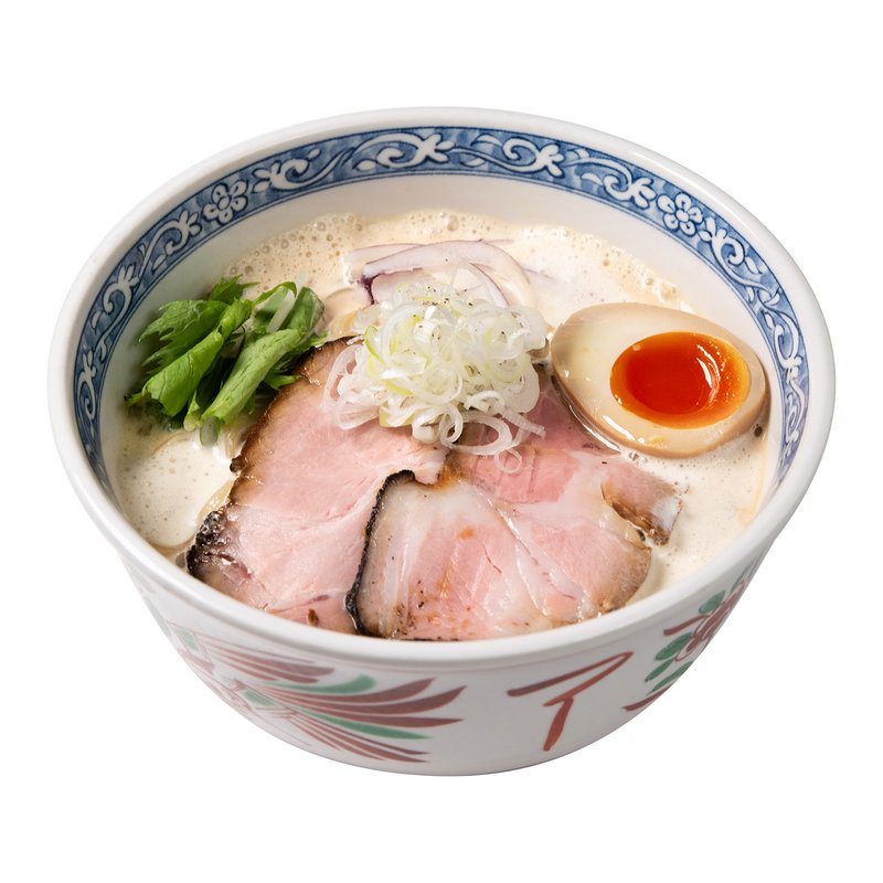 味噌鶏白湯ラーメン。クリーミーなスープにチャーシュー、味玉、白ネギ、水菜