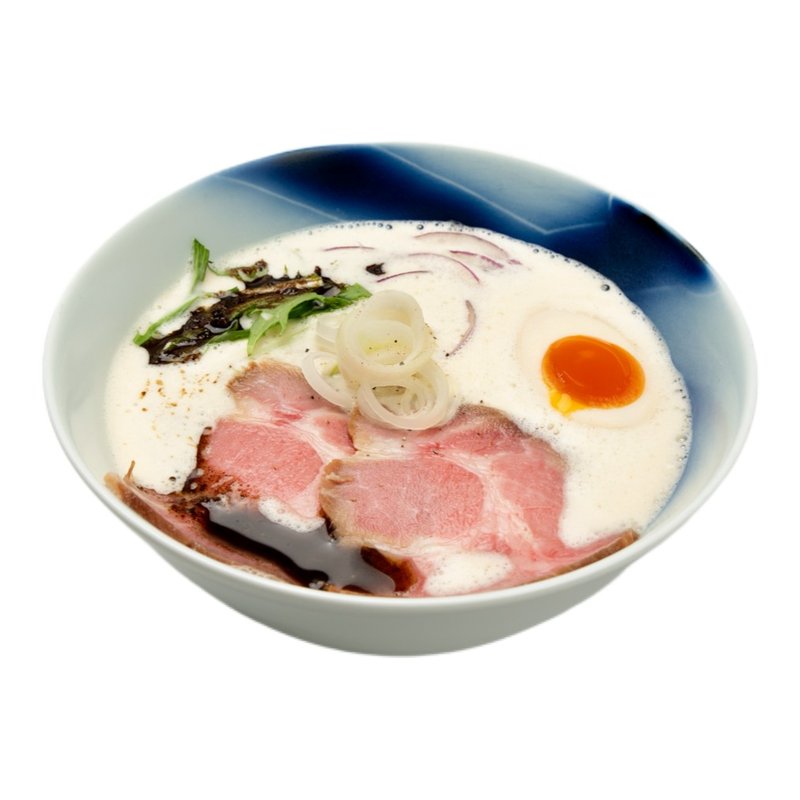 ポルチーニ鶏白湯ラーメン。泡立った白いスープに黒いオイル、チャーシュー、味玉