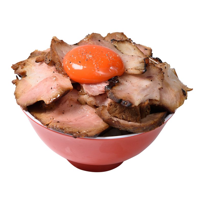 レアチャーシュー丼。ごはんに炙りチャーシューを山盛りにし、卵黄をのせた丼